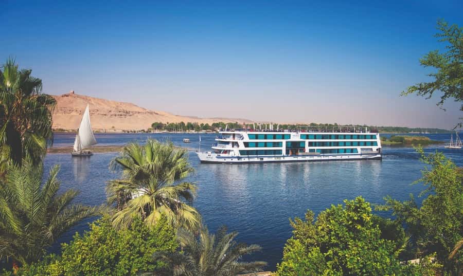 Aswan: 3-Day Nile River Cruise to Luxor with Guided Tours - Guides, drivers, and the art of avoiding stress (and sales pressure)