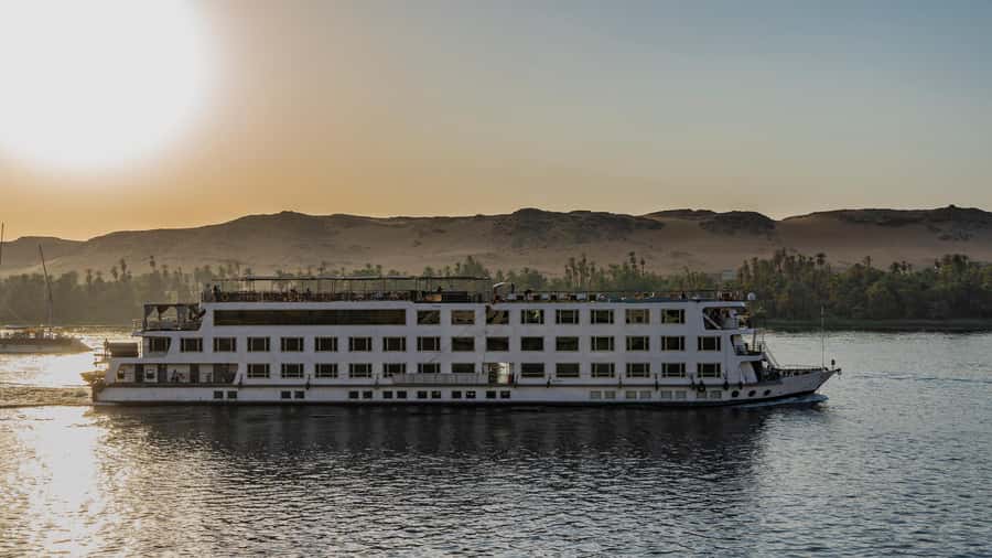 Aswan: 4-Day Egypt Private Tour with Nile Cruise, Balloon - Edfu’s Horus Temple: why its size and carvings matter