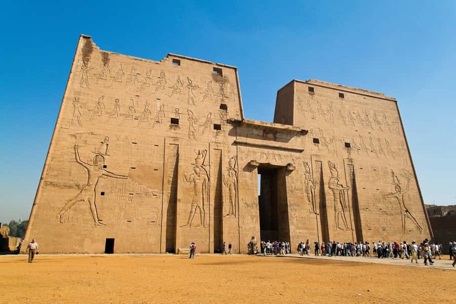 Aswan: Edfu and Kom Ombo Day Tour with Luxor Transfer - A Luxor-bound road trip that adds two temple stops