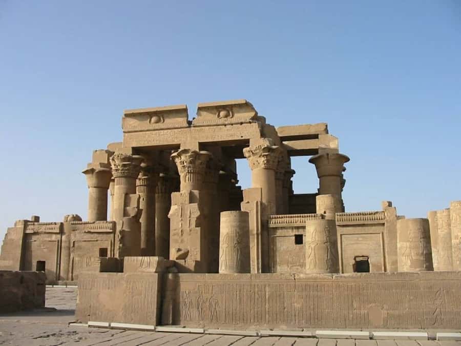 Aswan: Edfu and Kom Ombo Day Tour with Luxor Transfer - Who this tour fits best