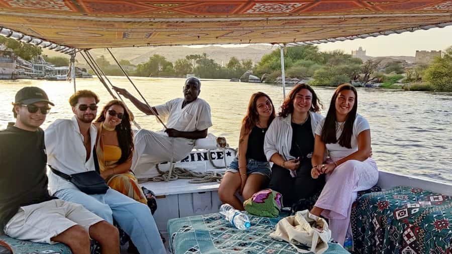 Aswan Private Felucca Ride: Sail Around Elephantine Island. - Wind, Motor Boats, and Garden Stop Timing