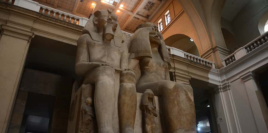 Cairo/Giza: Guided Pyramids, Sphinx and Egyptian Museum Tour - Giza and the Sphinx: Great Pyramid views plus photo strategy