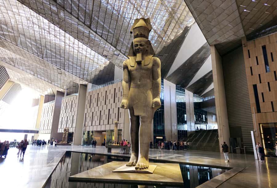 Cairo: Grand Egyptian Museum, Pyramids, Sphinx Tour & Lunch - Lunch in Giza: A Real Break (With Some Noise)
