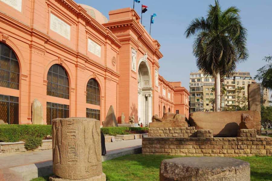 Cairo: Private Pyramids, Museum & Bazaar Tour with Lunch - Khan el-Khalili bazaar: bargaining practice with brass, copper, perfumes, and more