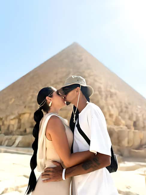Discover Cairo: Pyramids, Museum & Sphinx Tour from Hurghada - First Stop: Giza Plateau and the Sphinx (Why the Order Matters)
