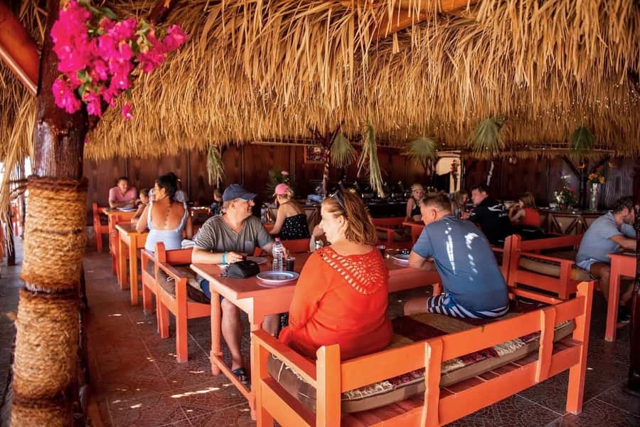 From Hurghada: Paradise Island Snorkeling Cruise with Lunch - Lunch, Drinks, and Water Sports: Turning Island Time Into the Main Event