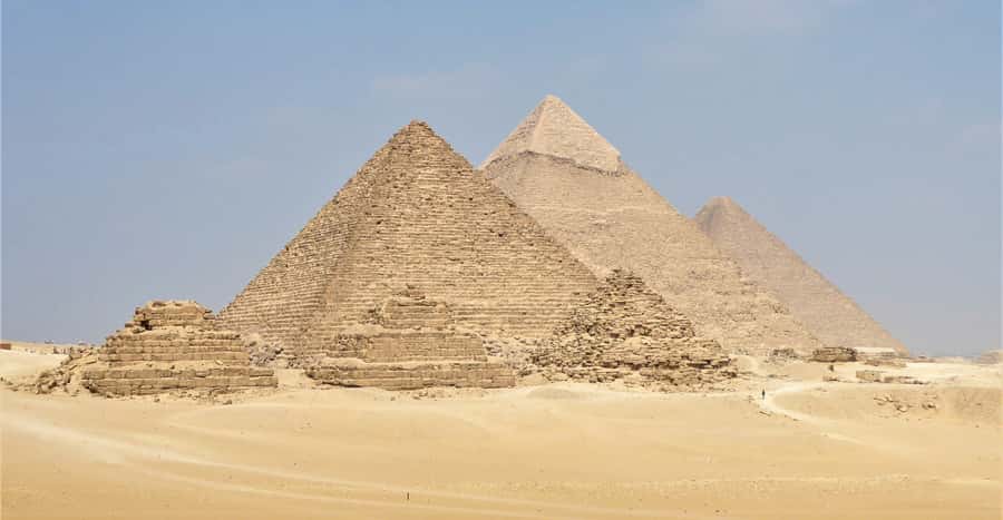 From Hurghada: Pyramids and Egyptian Museum Tour & Boat Ride - Lunch in Cairo: fueled for the Giza climb and sun
