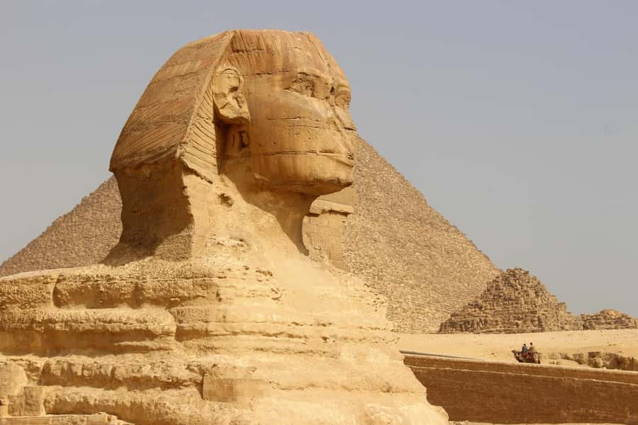 From Hurghada: Pyramids and Egyptian Museum Tour & Boat Ride - Giza Plateau: Cheops, Chephren, Mykerinus, and Valley Temple
