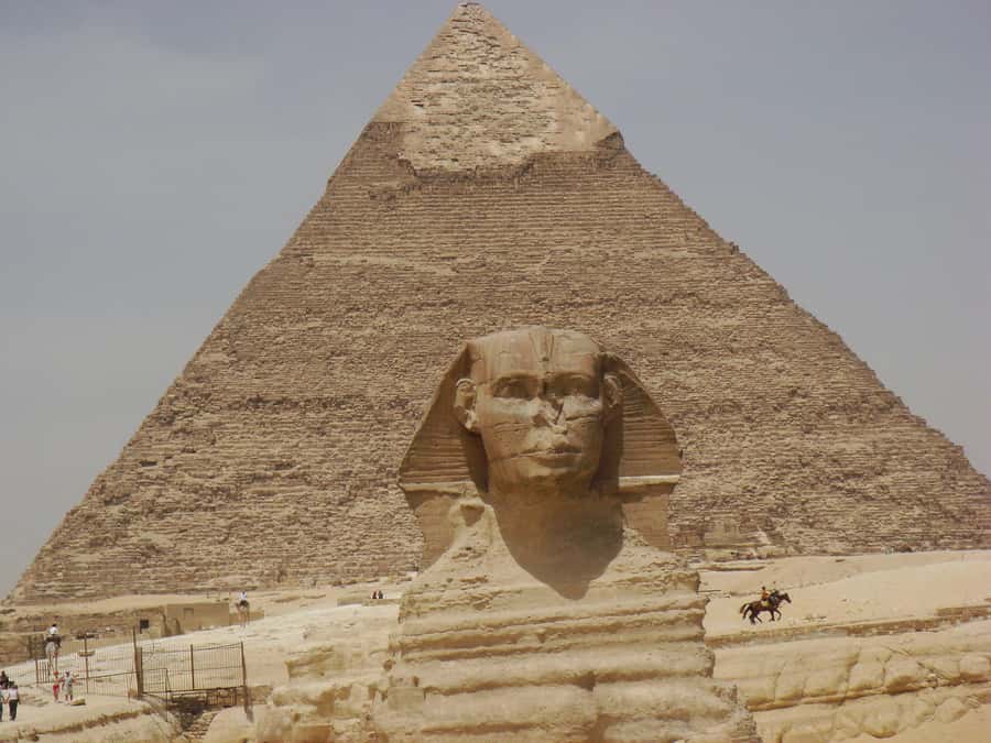 From Hurghada: Pyramids and Egyptian Museum Tour & Boat Ride - Tahrir Square Egyptian Museum: mummies, artifacts, and skip-line value