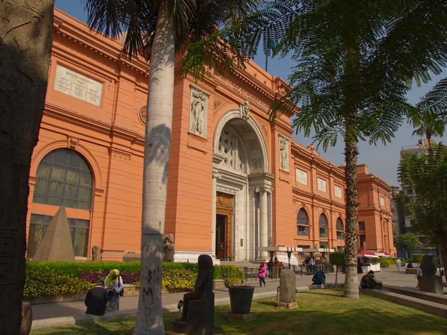 From Hurghada: Pyramids & Museum Small Group Tour by Van - Egyptian Museum of Antiquities: how to get value from limited time