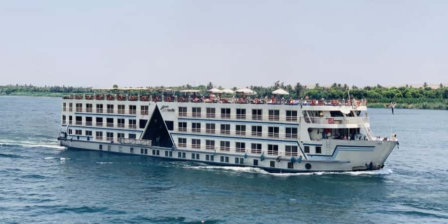 From Luxor: 3-Day Nile Cruise to Aswan with Private Guide - Day 2 to Edfu and Kom Ombo: horse carriage and the double temple