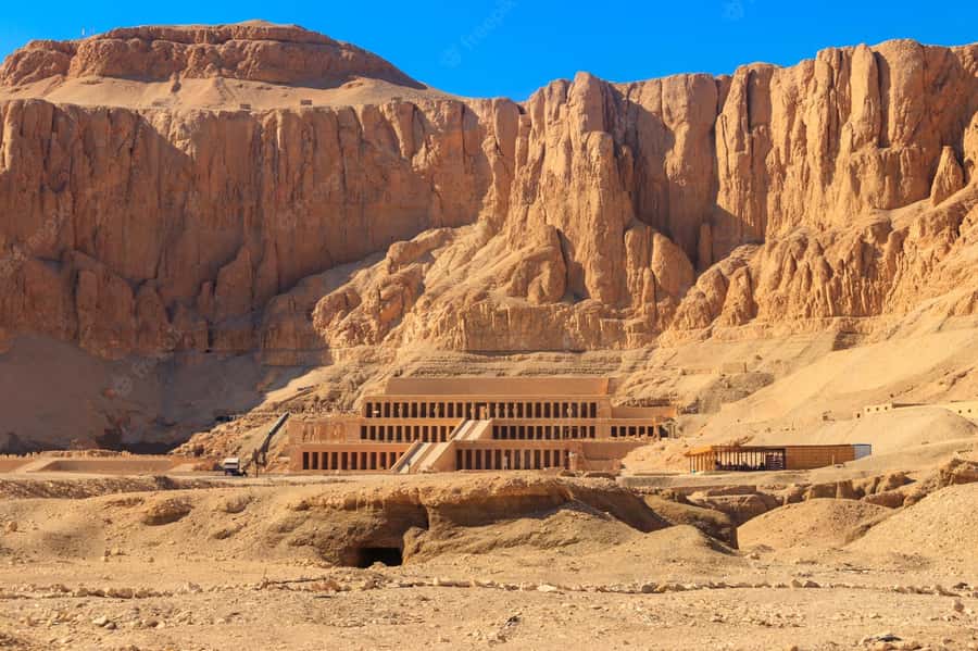 From Luxor: 3-Night Nile Cruise to Aswan and Hot Air Balloon - Day 3: Edfu by Horse-Drawn Carriage and Two-God History at Kom Ombo