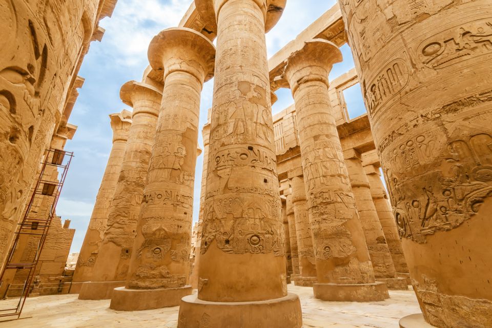 From Luxor: Guided Tour to East or West Banks with Lunch - Colossi of Memnon: huge statues, quick context, good photo angle