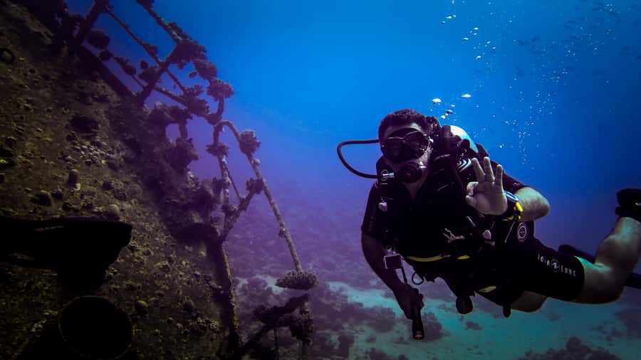 Hurghada: 1, 2, 3, 4, or, 5-Day Scuba Diving Package - The yacht part: lunch, warm all-inclusive, and staying comfortable