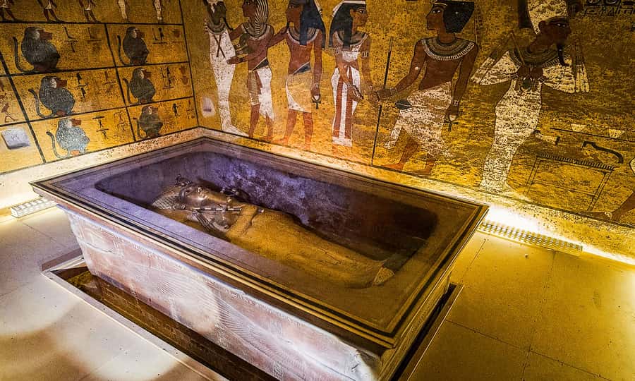 Hurghada: 2-Day Luxor Tour with Hotel, Balloon, & Boat Ride - Luxor Temple and Karnak: how the East Bank makes ancient Egypt feel huge