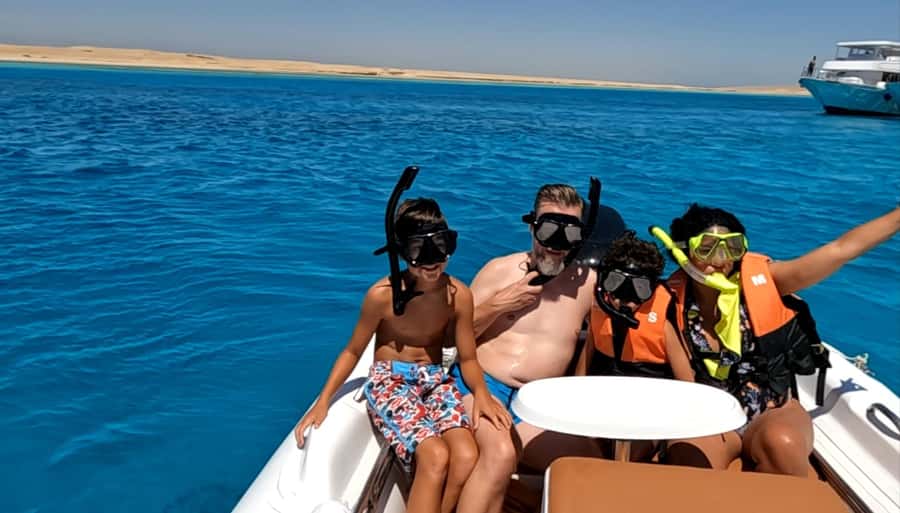 Hurghada: 3-Island Speedboat, Dolphin Watching & Snorkeling - Abi Monkar (Juzur Abū Minqār) sandbank: walk, wade, take photos