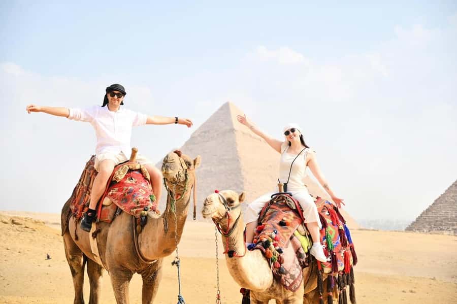Hurghada: Cairo Pyramids, Sphinx, Museum & Bazaar Day Tour - The Sphinx and Valley Temple of Khafre: Beyond the Postcard