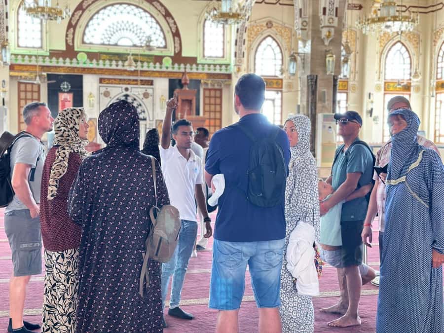 Hurghada: City Guided Tour with Local Market Stop - Guides that turn a short tour into something memorable