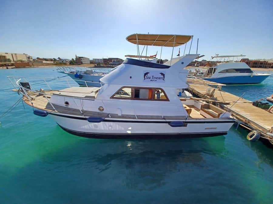 Hurghada: Elegance Yacht Cruise To Orange bay Island W lunch - Dolphins and parasailing: the moments that turn a good day into a story