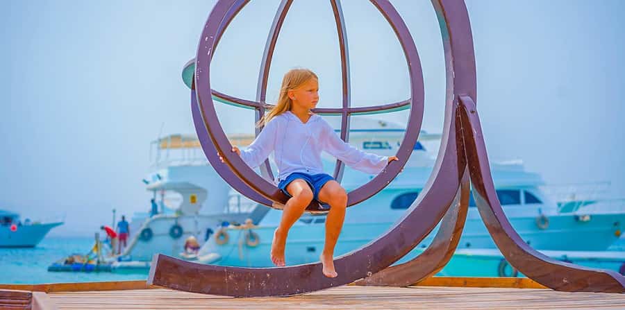 Hurghada: Hula Hula Island Boat Trip with Snorkeling & Lunch - Water sports: banana boat and sofa boat with real timing