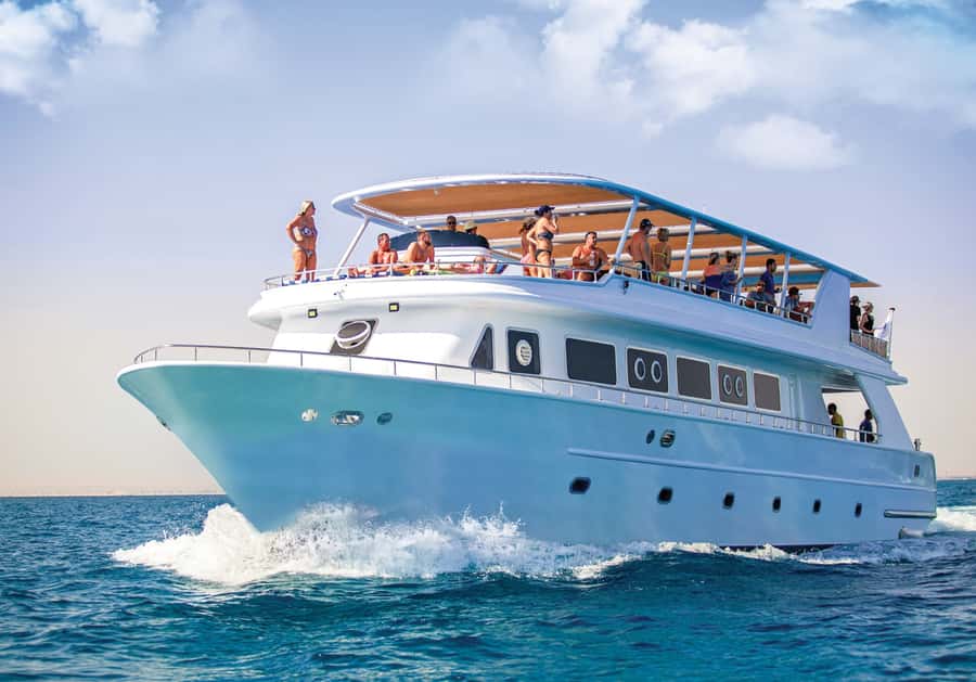 Hurghada: Luxury Orange Bay Cruise with Lunch and Pickup - Orange Bay and Giftun Island: what the scenery stop is really for