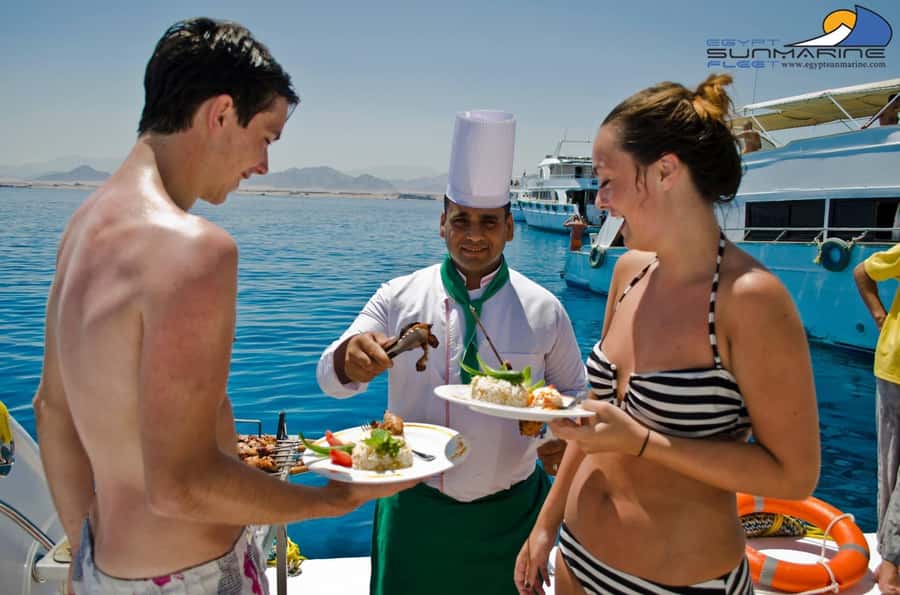Hurghada: Luxury Orange Bay Cruise with Lunch and Pickup - Buffet lunch on the yacht: what you’ll eat and why it works