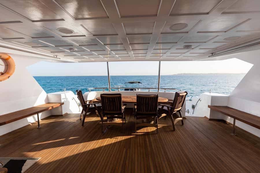 Hurghada: Luxury Private Yacht Trip with Lunch & Activities - Lunch on Board: Seafood BBQ, Salads, and Drinks