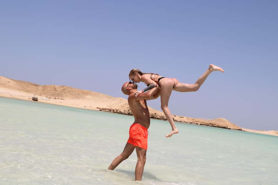 Hurghada: Orange Bay Island with breakfast, lunch & watersports - Optional parasailing: the view you pay for, plus transfer timing