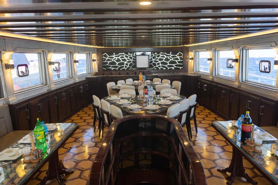 Hurghada: Orange & Giftun Island Cruise with Massage & Lunch - Banana boat ride and overall comfort on the yacht