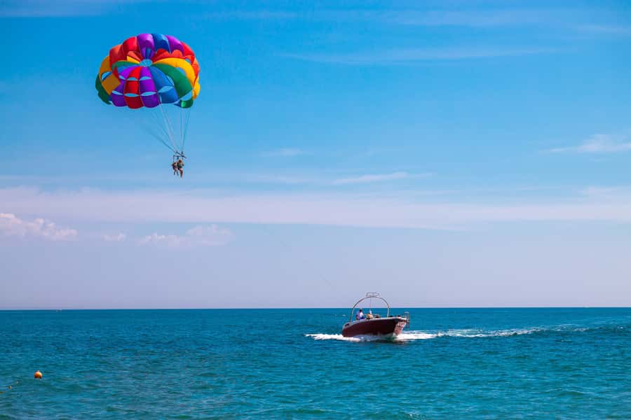 Hurghada: Parasailing Adventure on the Red Sea - Languages and the crew vibe: why communication helps