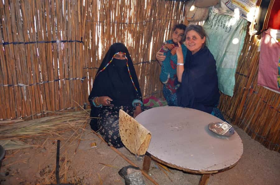 Hurghada: Quad Bike, Buggy, Jeep Safari, Camel Ride & Dinner - Oriental show and belly dance: what to expect from the evening