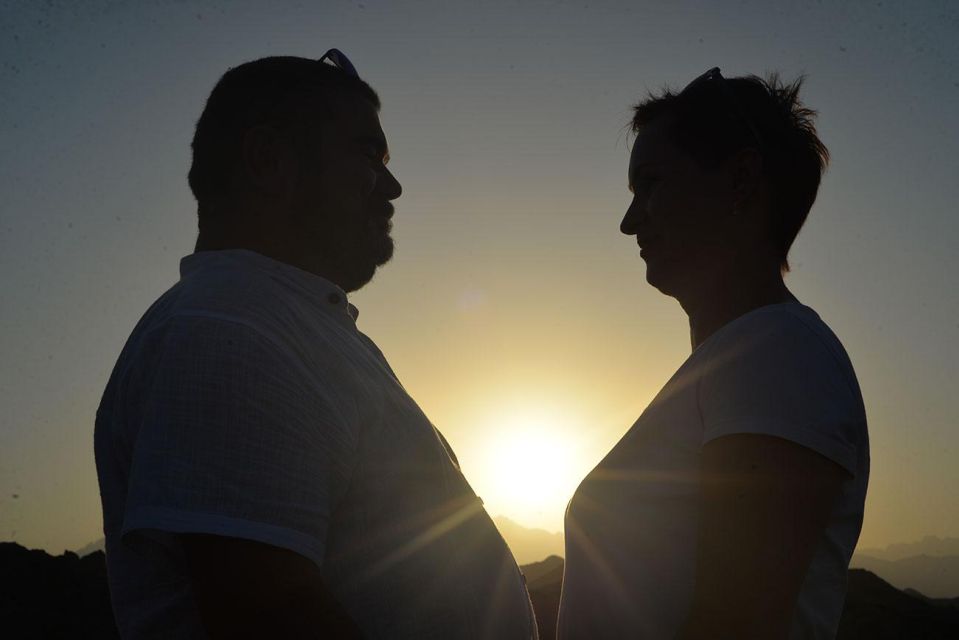 Hurghada: Star Watching Desert Adventure by Jeep with Dinner - Sunset in the desert mountains: when the sky turns on