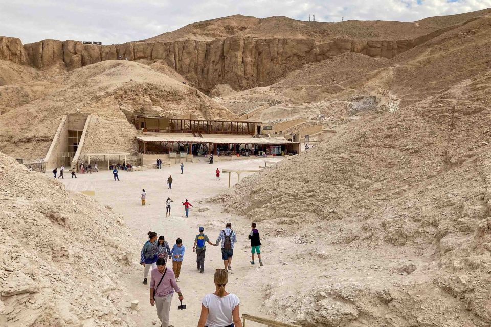 Hurghada: Valley of Kings Hatshepsut & Karnak Luxor Day Trip - Colossi of Memnon: short stop, good payoff if you know what to look for