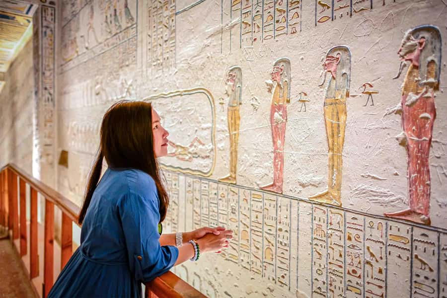 Hurghada: Valley of Kings Hatshepsut & Karnak Luxor Day Trip - Lunch in Luxor plus a quick Nile ferry reset