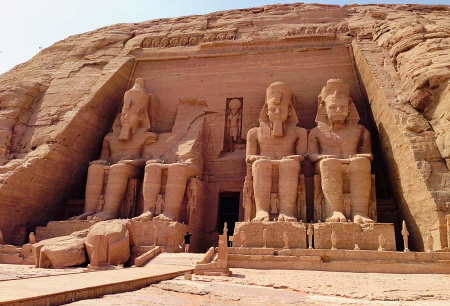 Luxor: Abu Simbel Temple Private Guided Day Trip with Lunch - The long drive from Luxor to Abu Simbel: worth planning around