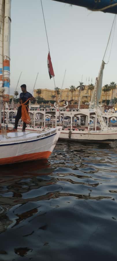 Luxor: Private Felucca Boat Trip with Hotel Pickup - The Orange-Sky Window: Sunset Timing and Photo Tips