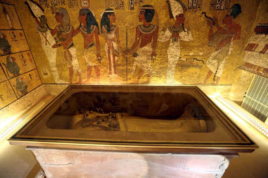 Luxor: West & East Banks & Tut's Tomb Private Full-Day Tour - Key points that make this Luxor day work