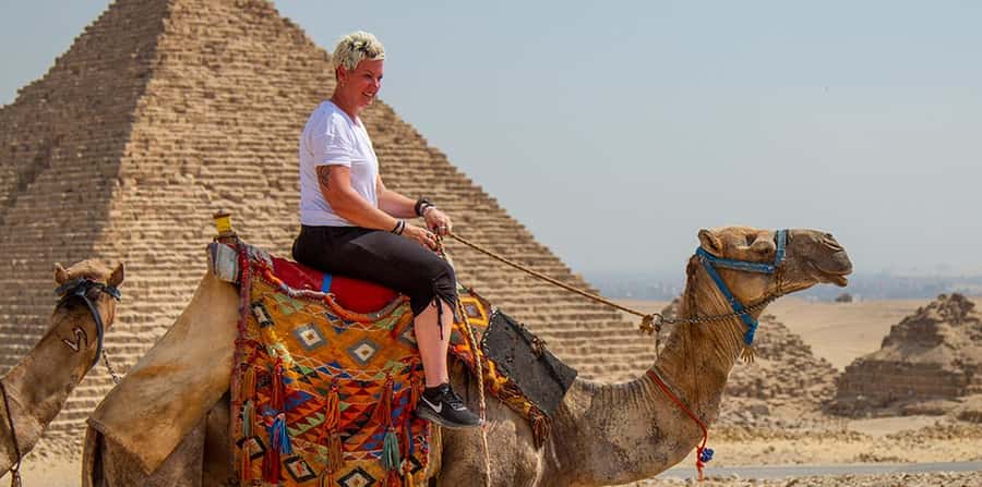 Sharm El Sheikh: Great Pyramids, Sphinx, Museum Tour by Bus - Giza Plateau Timeline: Pyramid Photos, Sphinx Legends, and Split Time